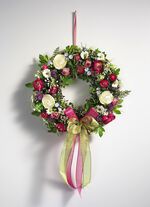 Wandkranz mit Ranunkeln 