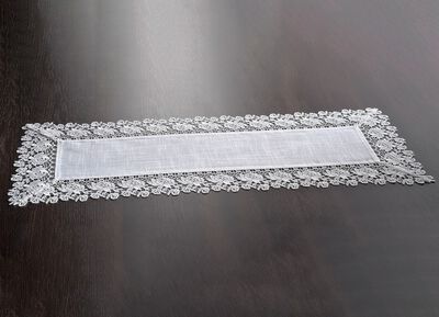 Tisch- und Raumdekoration mit Spitzenborte 