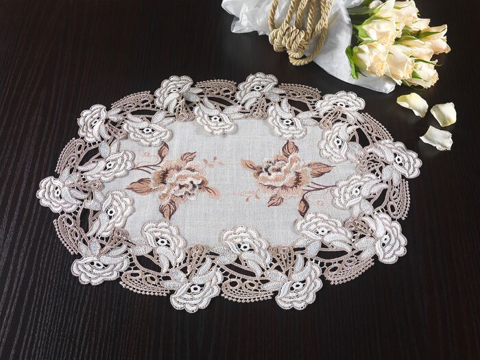 Tisch- und Raumdekoration mit Spitzenbord&uuml;re 