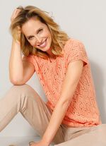 Pulli in dekorativem Mustermix 