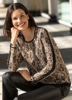 Pullover mit edler Schmucksteinzier 