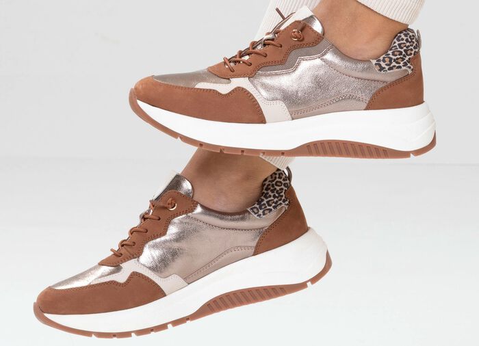 Caprice, trendige Damen-Sneaker, Weite G, mit herausnehmbarem Fu&szlig;bett COGNAC-ALTGOLD