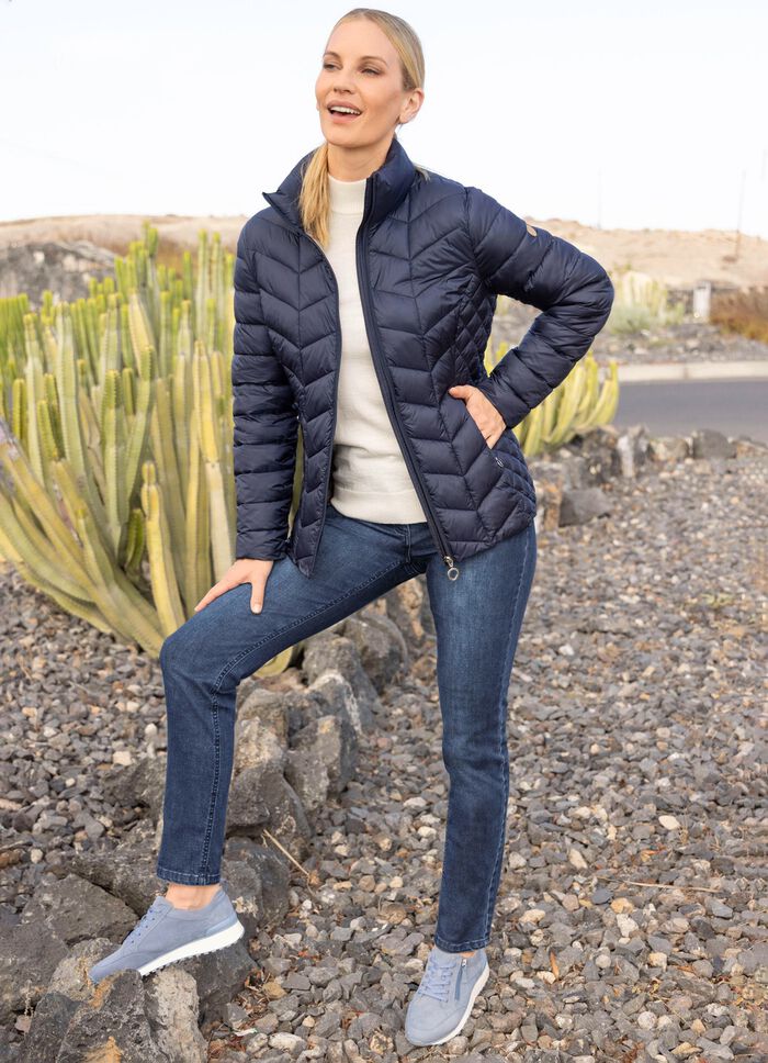 Daunenjacke mit nahtfeinen Rei&szlig;verschlusstaschen 