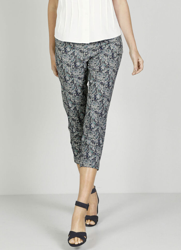 Hose mit Seitentaschen und seitlichen Schlitzen  