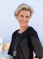 Schlangenkette mit bl&uuml;tenf&ouml;rmigem Anh&auml;nger 