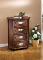 Stilvolle Kommode mit handbemalter Blumendekoration 