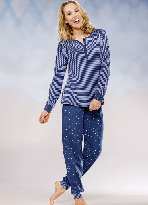 Damenmode - Interlock Schlafanzug, Knopfleiste und Bündchen, in Größe 032 bis 050, in Farbe INDIGO-HELLBLAU Ansicht 1